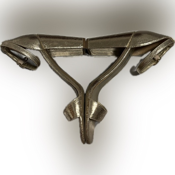 Sexy💋Guess 💋gold heels with charm 💋Sz: 7💋 - Picture 5 of 9